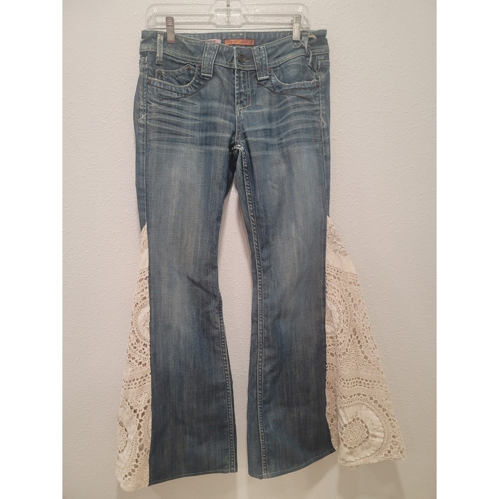 Vigoss woman's jeans flared bottoms with lace accents size 30 good shape